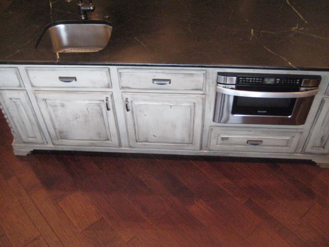 Distressed Painted/Stained Island
Georgetown - Ber