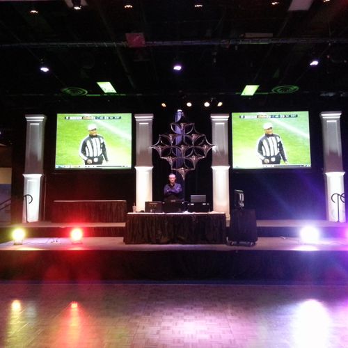 DJ/MC with projection screens!