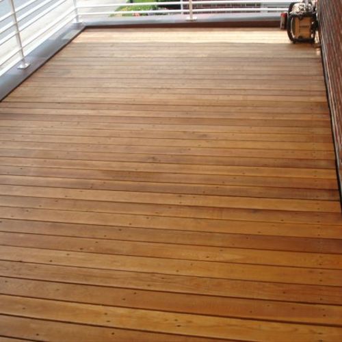 Margate City 
Sand and Stain Exterior Decking.