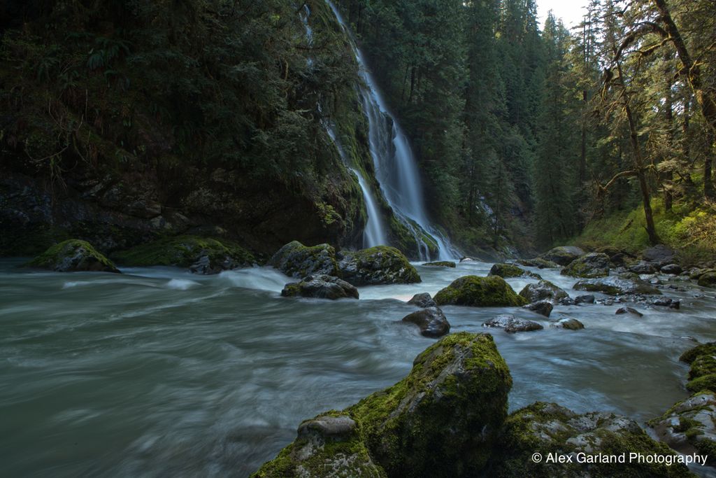 Mossy Falls - The trail leads by a secluded beach 