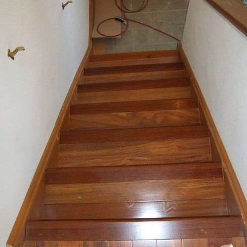 prefinishing  hardwood flooring on the steps