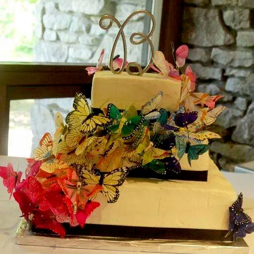 3 tier wedding cake. Vanilla cake filled with stra