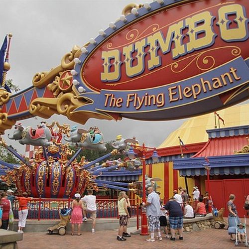 3D artist creating Florets for the Dumbo signs at 
