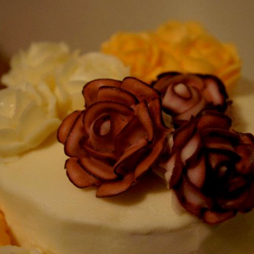 Buttercream roses on a wedding cake.