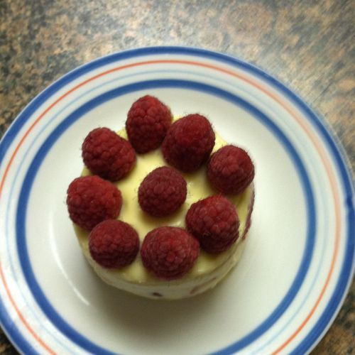 white chocolate almond sponge with raspberry diplo