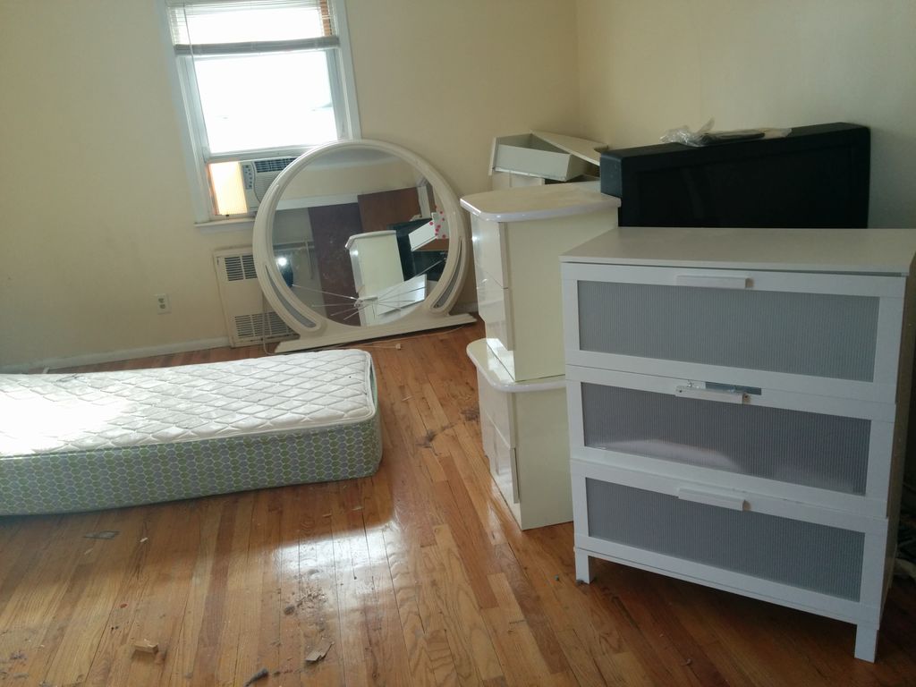 multi-room apartment clean out