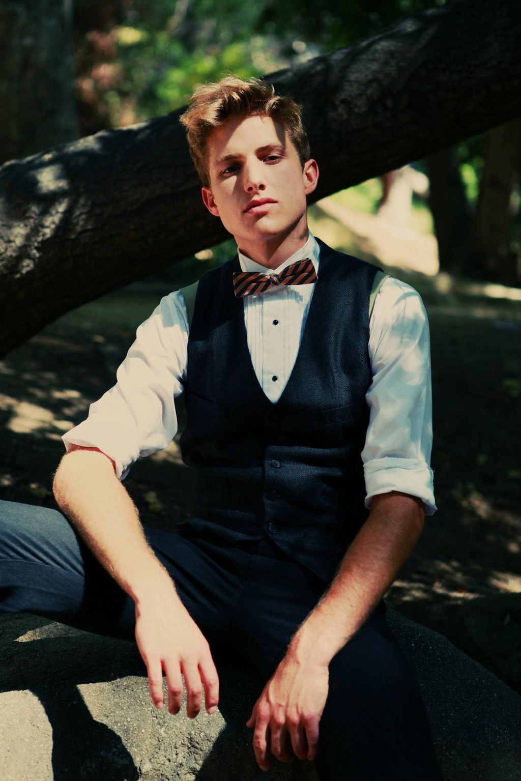 I do work in male fashion. The outfitting here goe