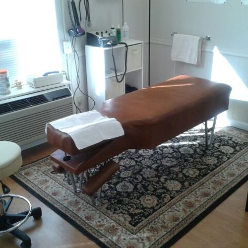 Chiropractic adjusting and therapy station at City
