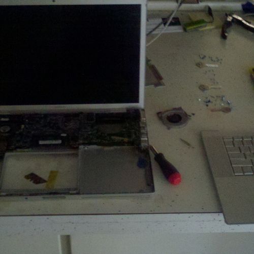 Installing a new motherboard in this macbook pro. 