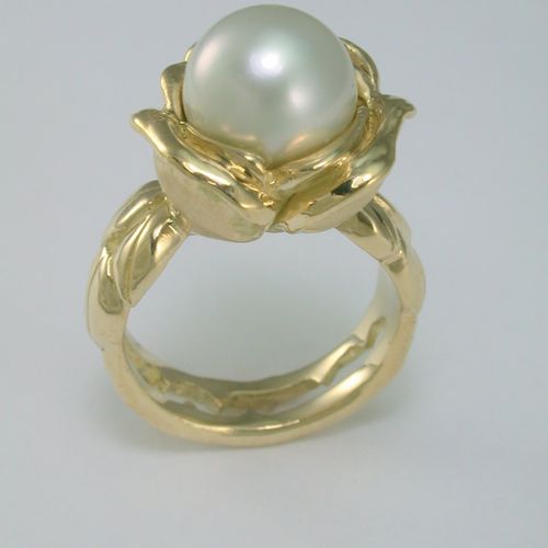 Rose engagement ring 18ky with a   22mm pearl, mad