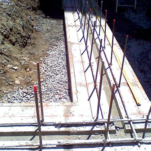 Foundation footing with structural re-bar