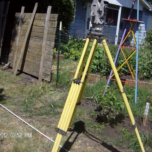 BUILDING A FENCE?  
PROPERTY  LINES MARKED?
CALL D