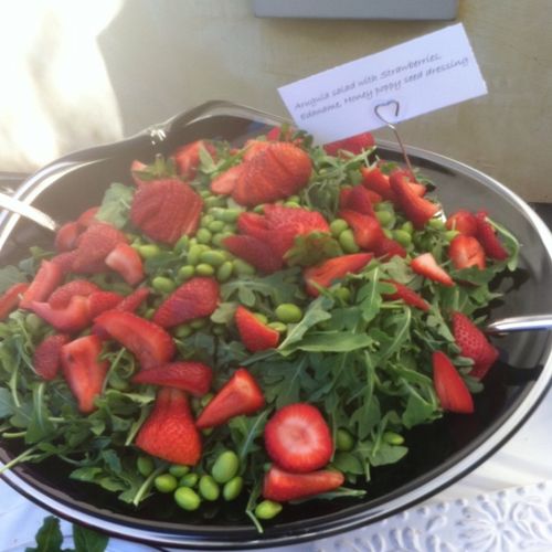 Arugula salad with strawberries and edamame