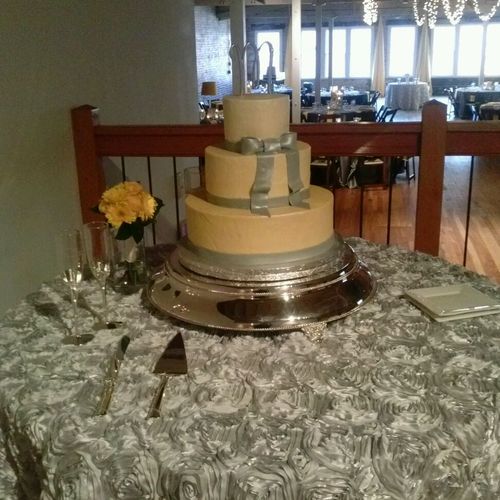 Wedding Reception that I decorated (Cake)