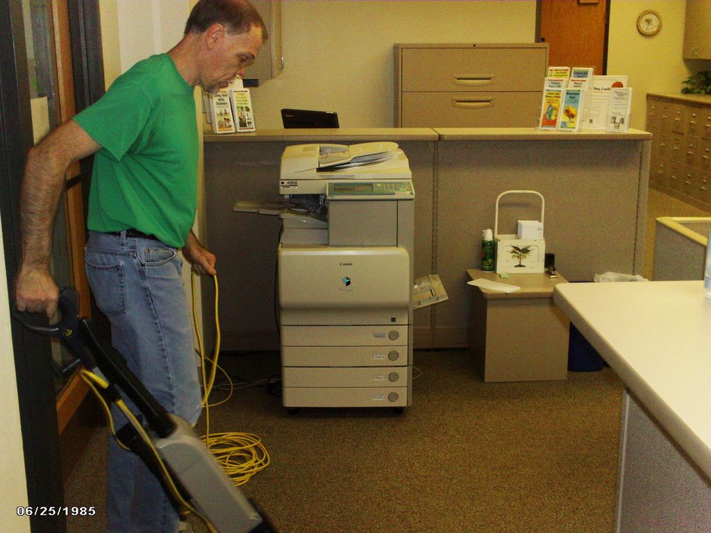 cleaning of a municipial building in the northeast