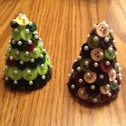 Small button Christmas trees