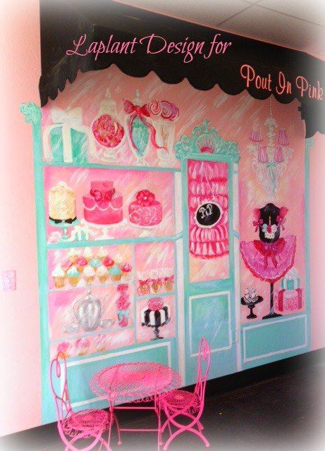 Business boutique window for 
Pout i n Pink