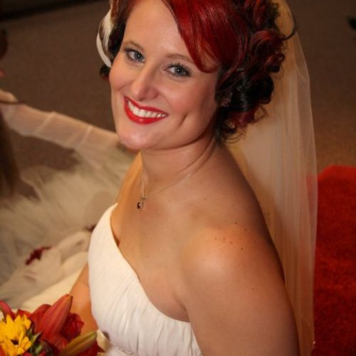 Bride: Amy Condit
Makeup: Felicia Goodfellow
Hair: