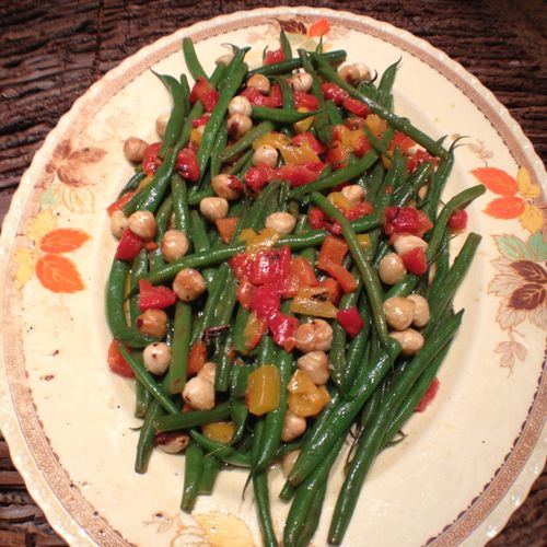 Haricots Verts with Peppers and Toasted Hazlenuts