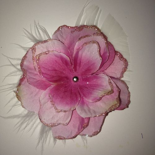 Medium sized pink flower. Hand glittered tips. Acc