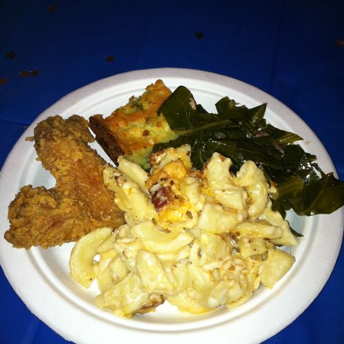 chicken wings, collard greens, and bacon mac n che