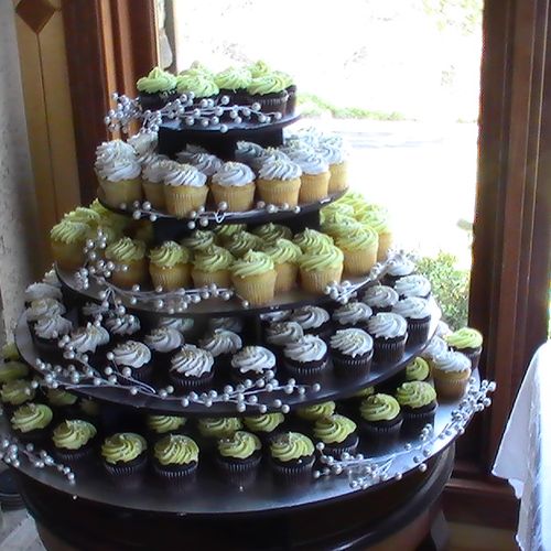 cup cake wedding cake