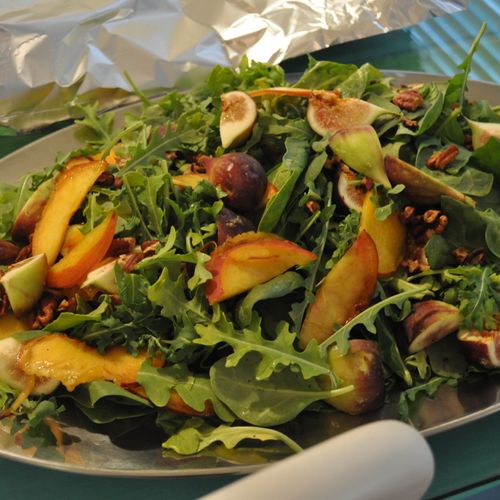 Fig and Peach Arugula Salad with Candied Pecans an