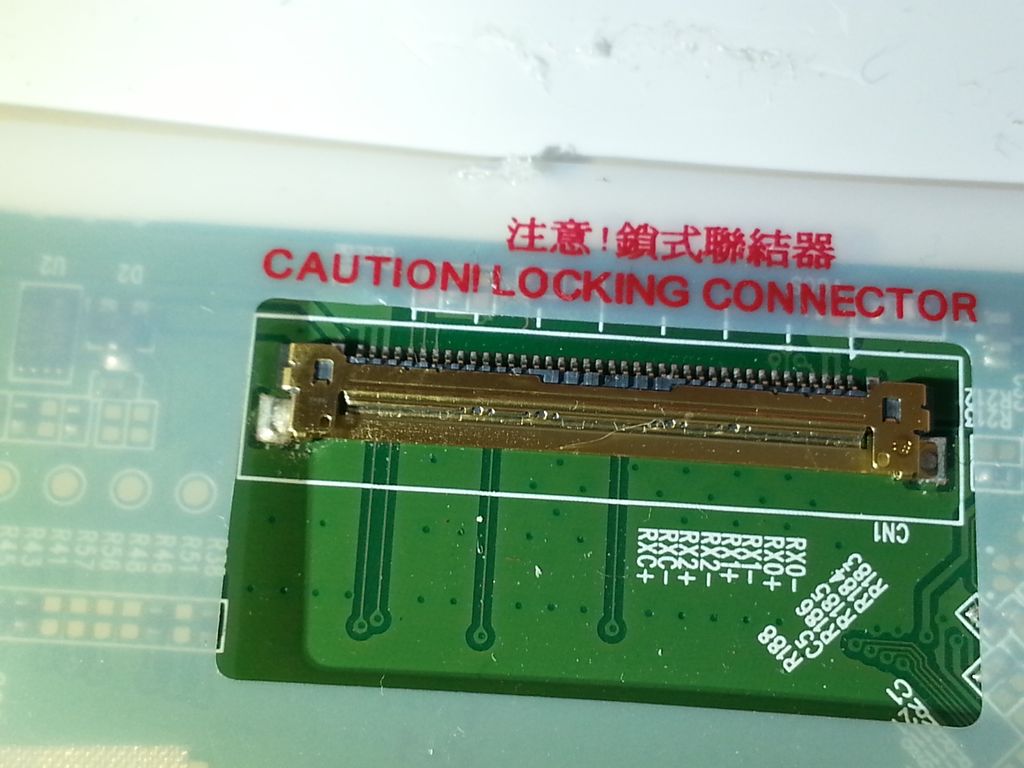 Delicate connector, located at the rear of the scr