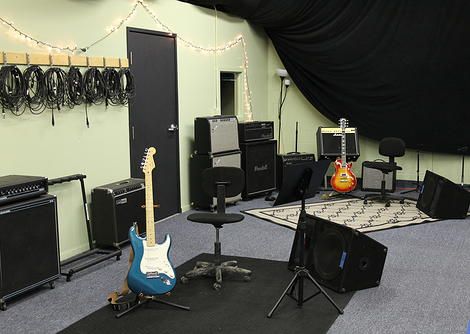 Aquarium's Guitar Stations