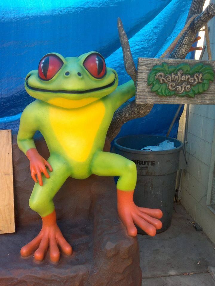 Rain Forest Cafe display