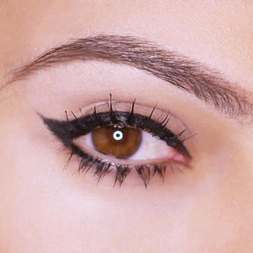 Classic Winged Eyeliner for this Summer's sultry l