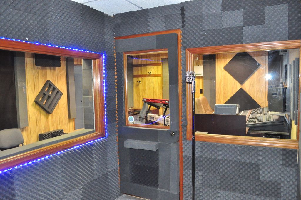 Annony Studios | Griffin
Isolation Room
(Completel