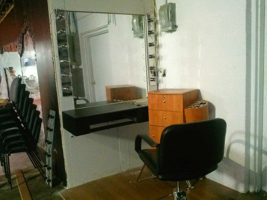 Annony Studios | Griffin
Salon Station & Make-Up S