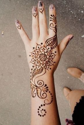 Henna Tattooing