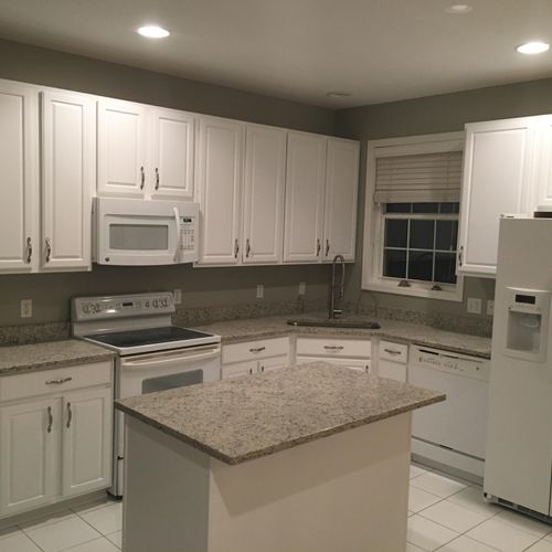 Finished Kitchen Remodel w/Painted Cabinets, new g