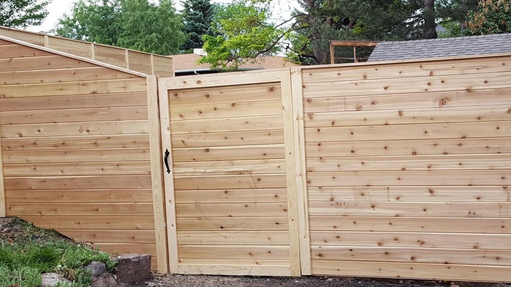 Horizontal fence with trim