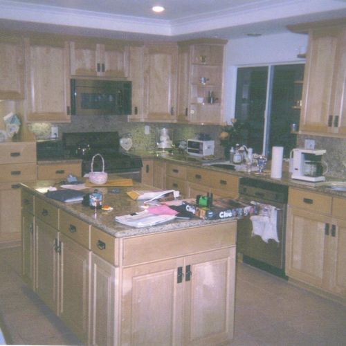 Here is a maple kitchen.