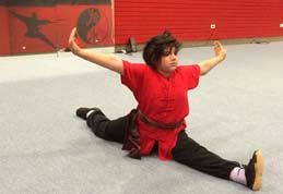 Student demonstrating alternating splits with arms