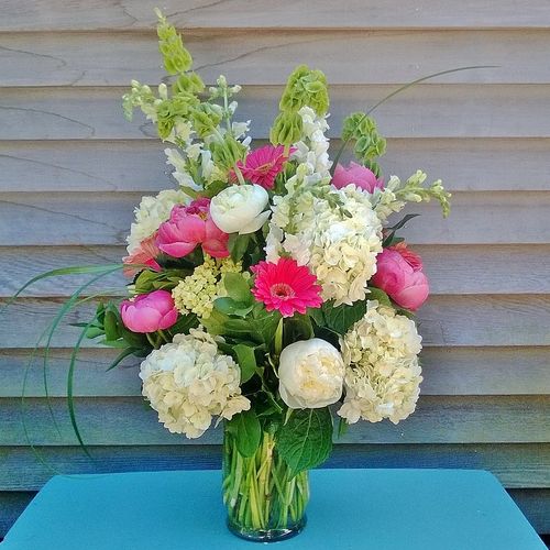 a statement vase of crisp whites and lush corals