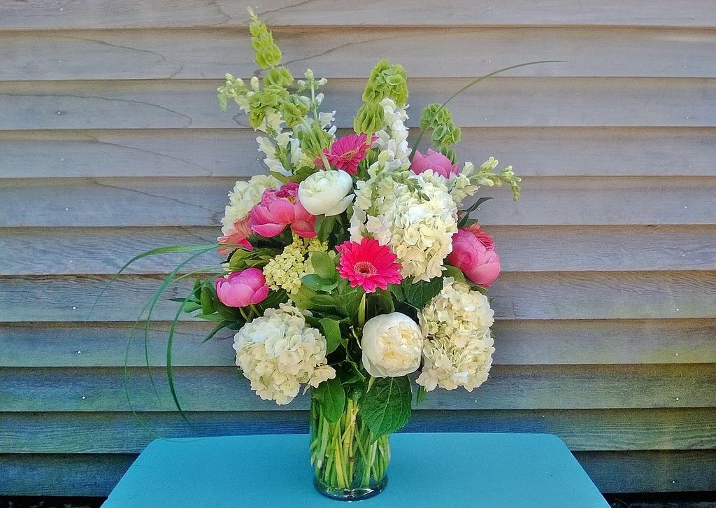 a statement vase of crisp whites and lush corals