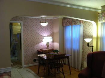 dining room w/walllpaper before