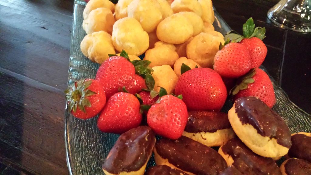 Mini cream puffs, mini eclairs and fresh strawberr