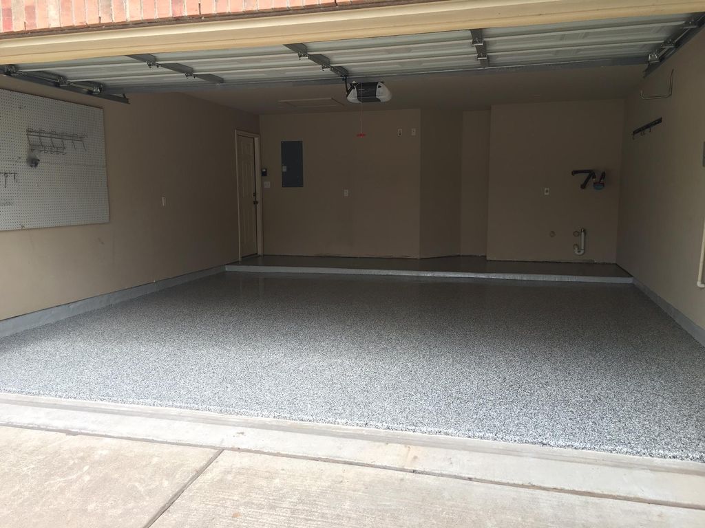 Our popular Granite 1/4" Chip, a blend of grey and