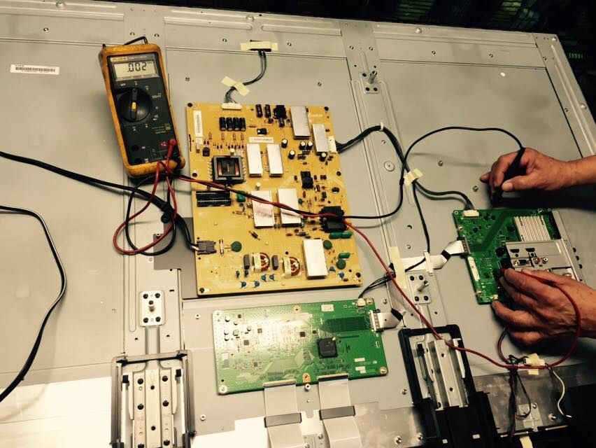 LCD Samsung 48" being repaired
*own photo