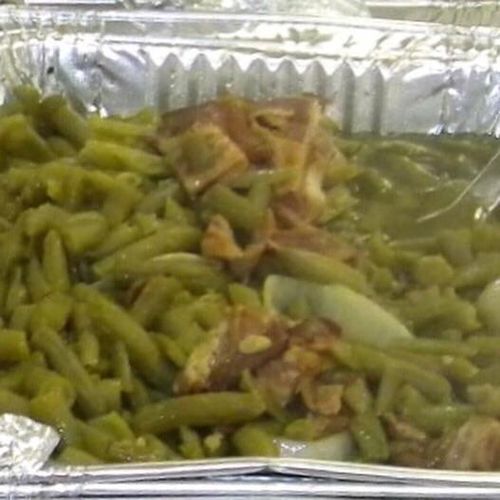 Green beans with smoked turkey wings 