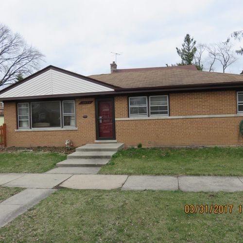 Single family home downtown Des Plaines leased and