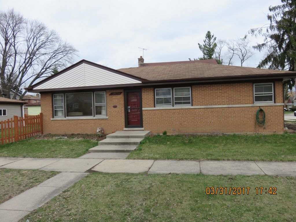 Single family home downtown Des Plaines leased and