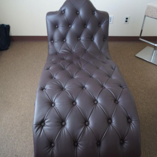 Tufted leather Chaise lounge