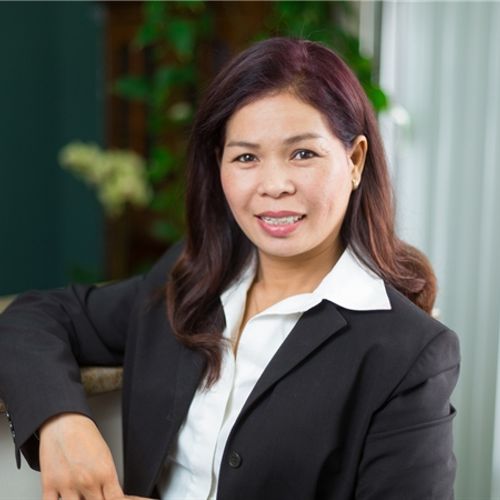 Dr. Jacqueline Phan, acupuncturist and chiropracto