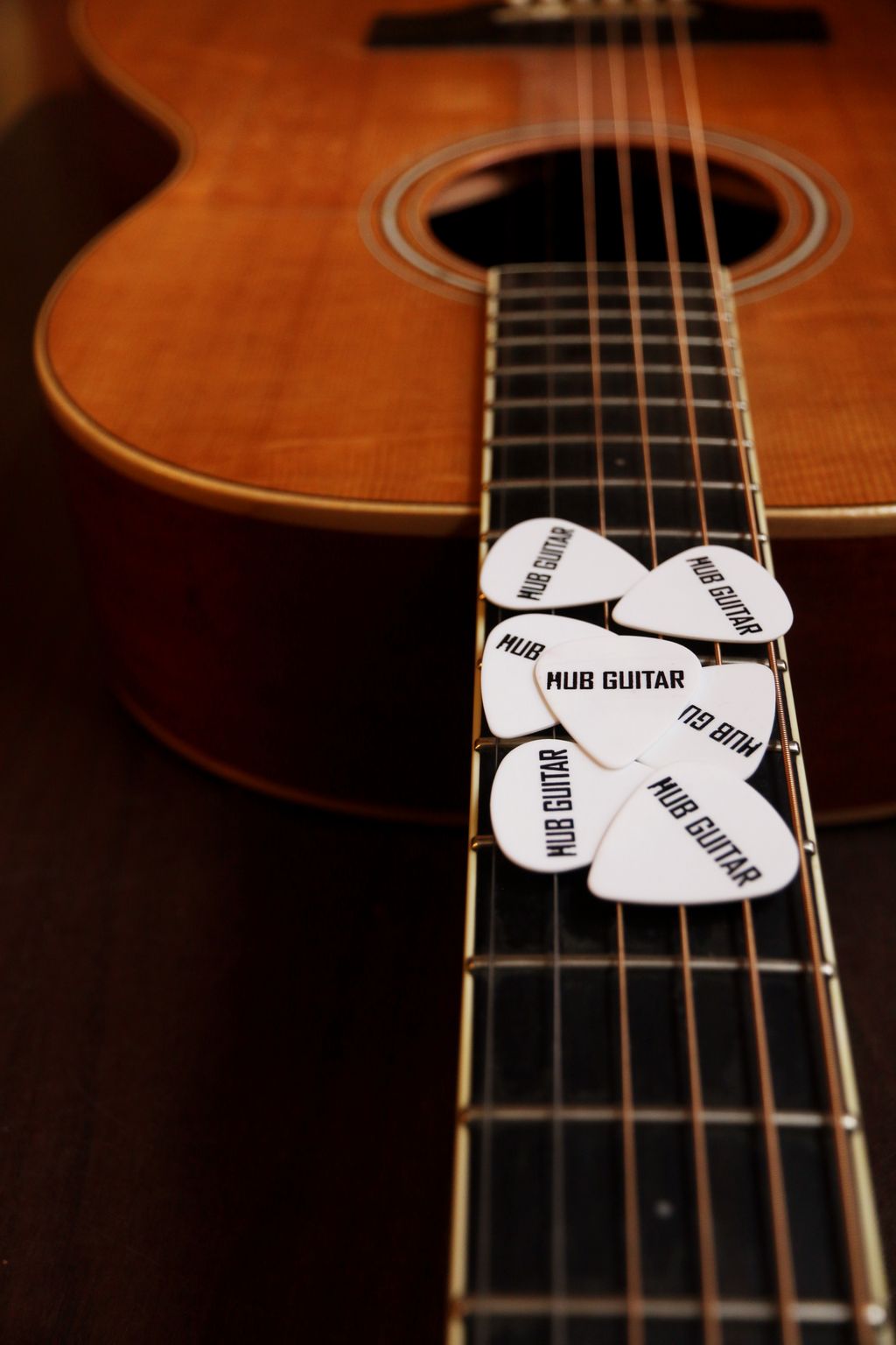 Our picks with "Hub Guitar" logo!